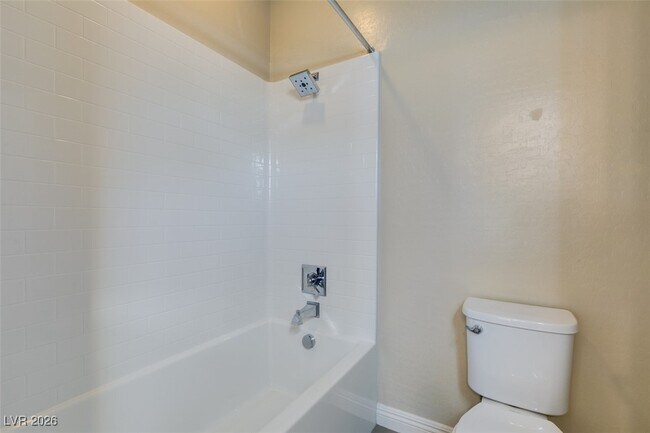 Building Photo - 2497 Birch Hollow St