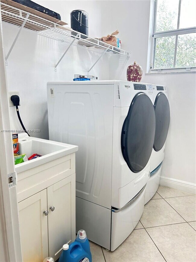 Building Photo - 15201 SW 30th Terrace