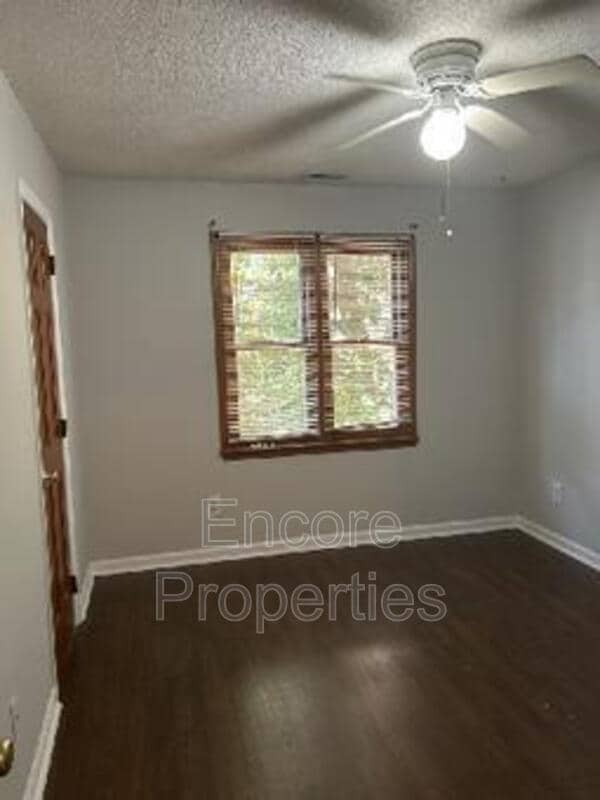 Building Photo - 6555 English Oaks Dr