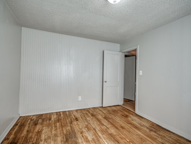 Building Photo - 2121 June Ln