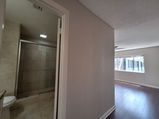 Building Photo - Charming 2-Bedroom Condo in Scenic Winter ...