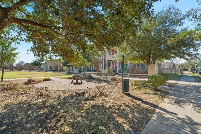 Building Photo - 2068 Herzog