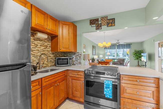 Building Photo - 7797 Golf Cir Dr