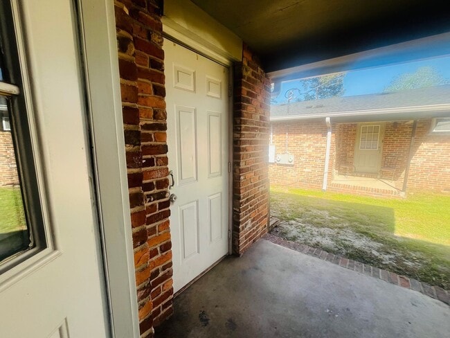 Building Photo - 406 Russell Pkwy