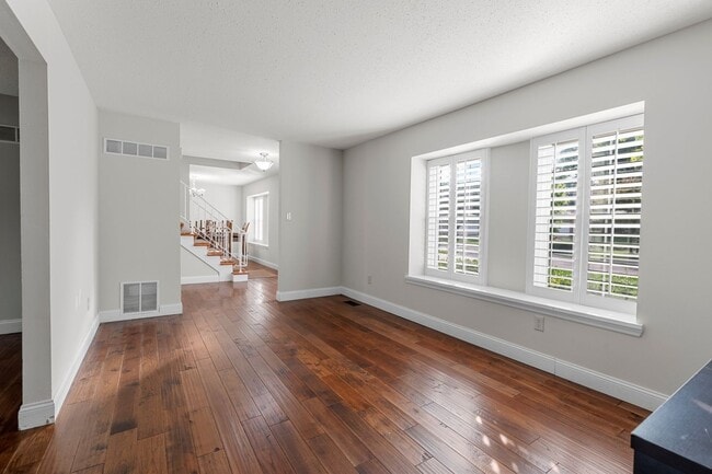 Building Photo - Spacious 4-Bed, 3-Bath Family Home