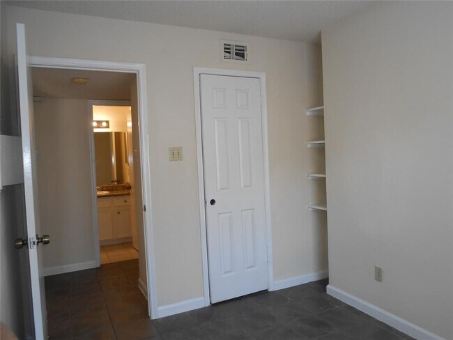 Building Photo - 2750 Holly Hall St