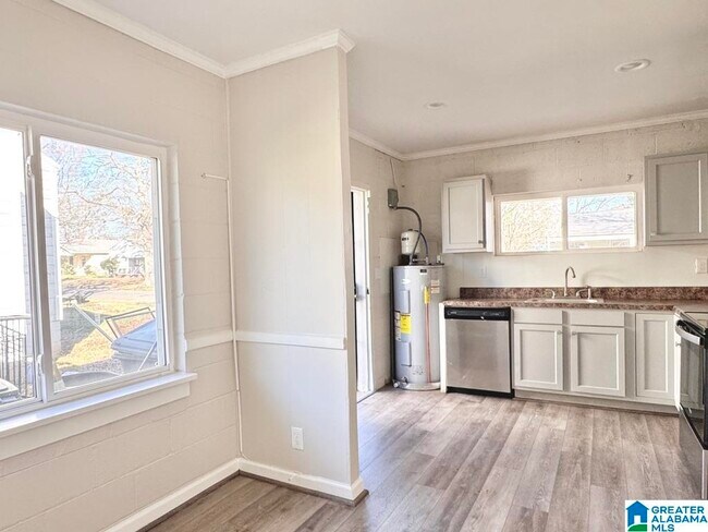 Building Photo - 5624 Avenue Q