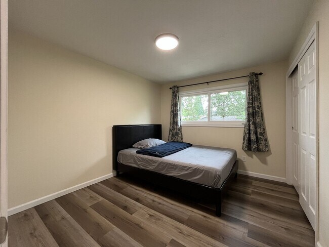 Building Photo - Three-Bedroom Home Near Nike Campus with Bonus Room, Large Deck & Two-Car Garage