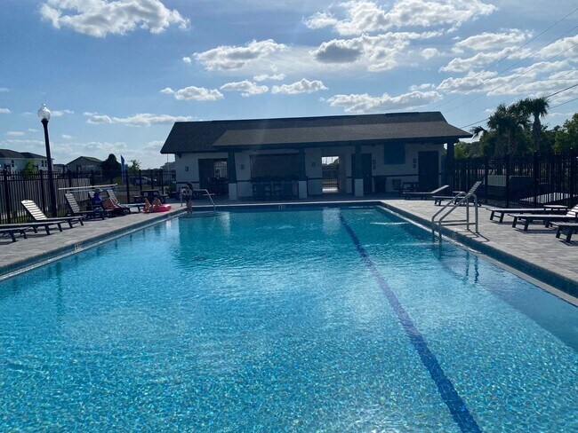 Building Photo - South Villages