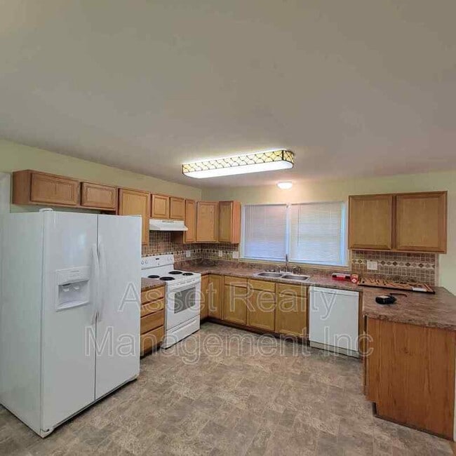Building Photo - 201 Farlow Dr