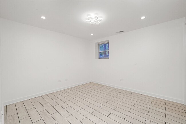 Building Photo - 2203 W Giddings St