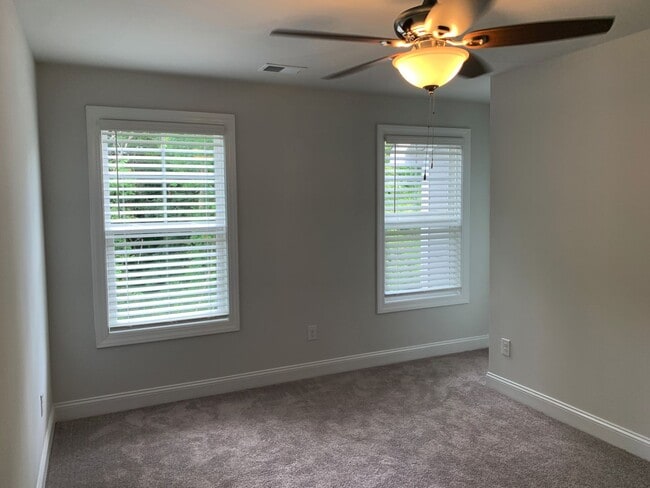 Building Photo - 4 Bedroom, 2.5 Bath, Pet Friendly Town Home with Garage Within Barefoot Resort and Golf! Availabl...