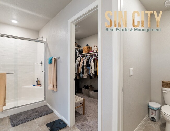 Building Photo - "Spacious 4-Bedroom Oasis with 2.5 Baths i...