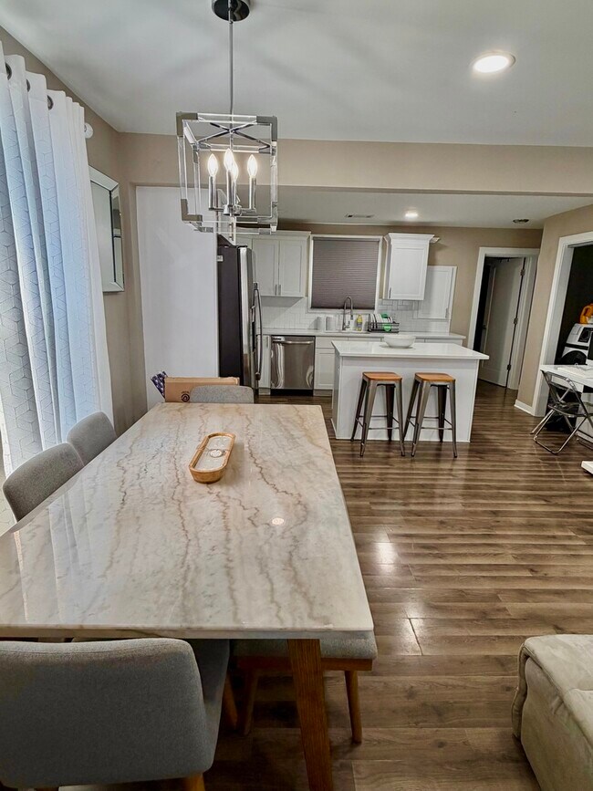 Building Photo - 333 Sauk Trail