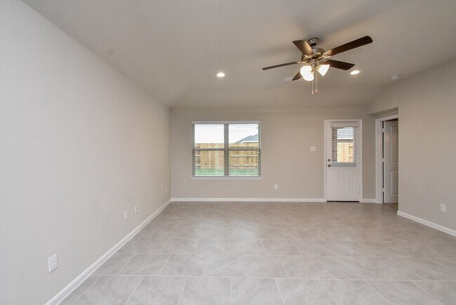 Building Photo - 1427 Central Heights Dr