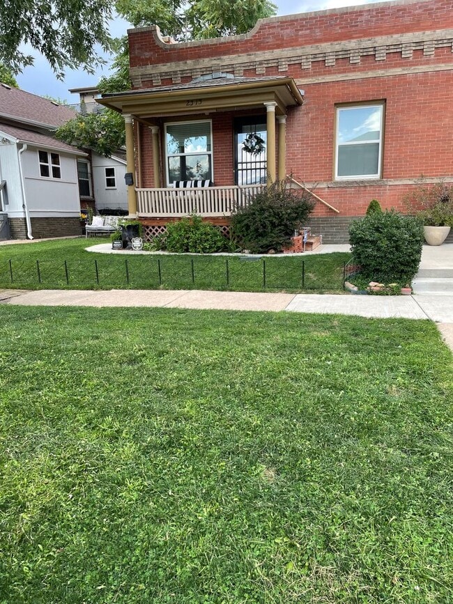 Building Photo - Charming duplex available in Cherry Creek North, one of Denver’s most sought-after neighborhoods!