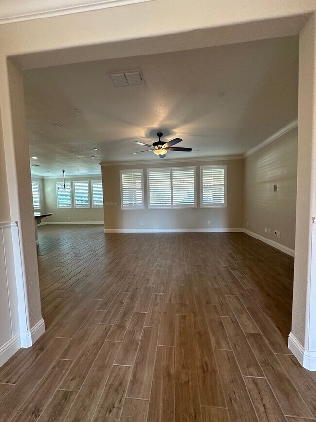 Building Photo - Impressive All Single Story 3 Bedroom, 2.5...