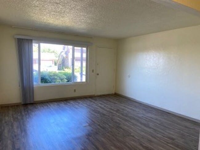 Building Photo - 840 8th St