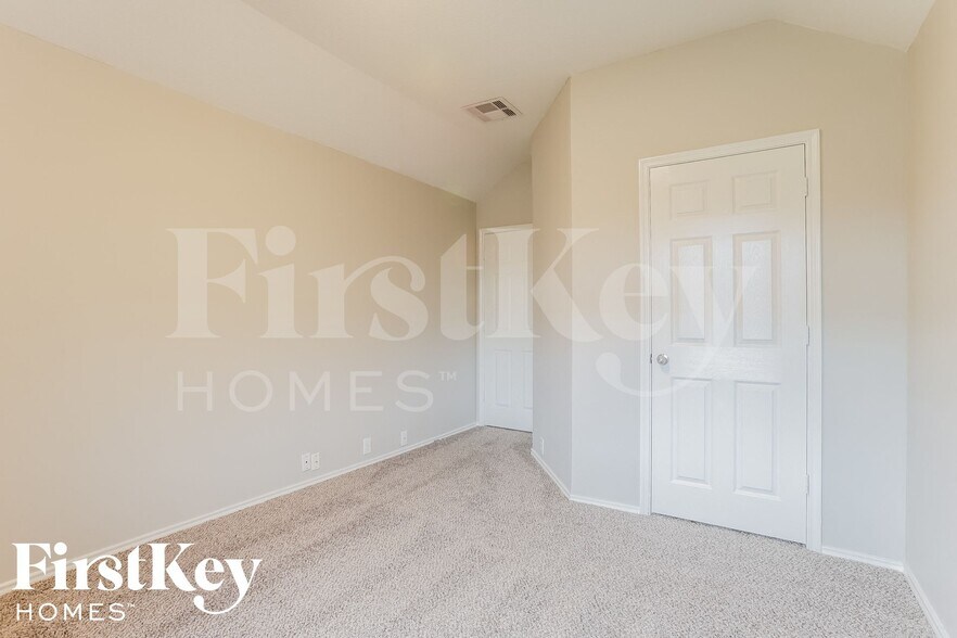 Building Photo - 5411 Baldwin Elm St