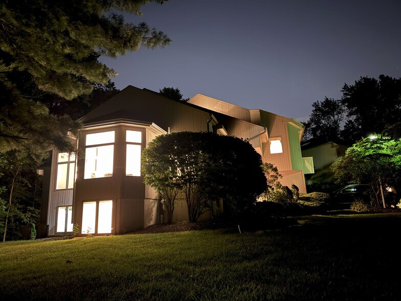Building Photo - 38 Robinhood Dr