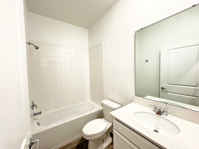 Building Photo - Rare find In-Law suite Home! Single family house with Separate entry and kitchen, laundry set!