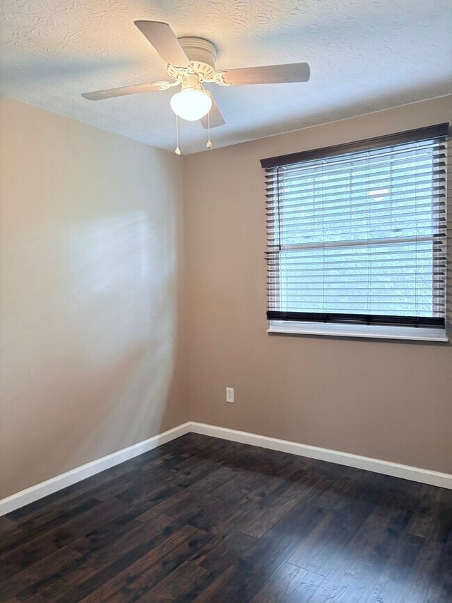 Building Photo - Charming 3 beds 2 baths in Columbus!