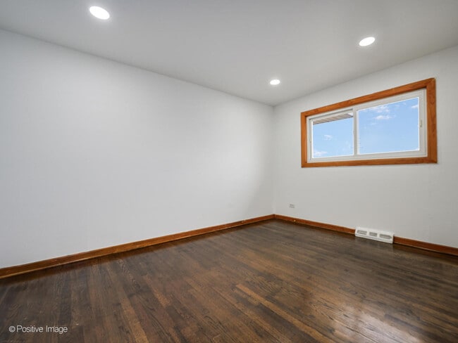 Building Photo - 68 N Albert St