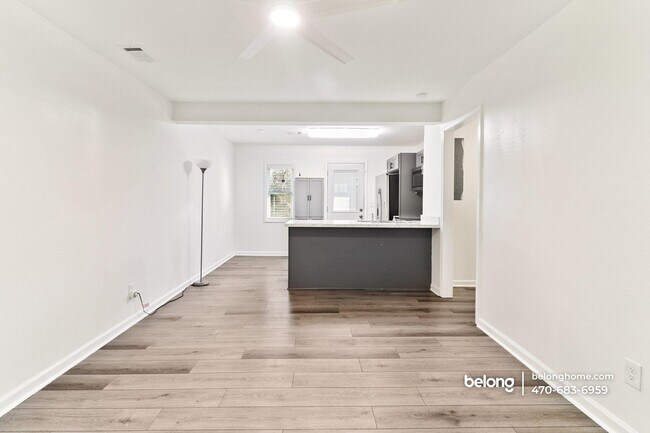 Building Photo - 839 Commodore Dr NW