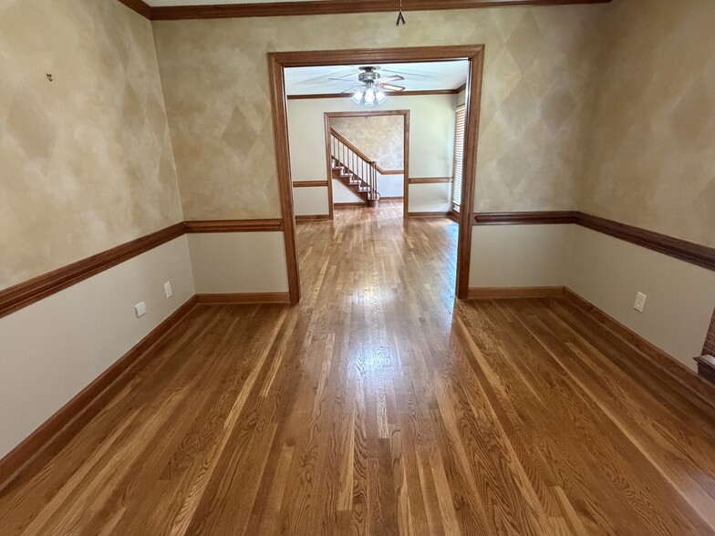 Building Photo - 3901 Buncombe Dr