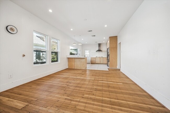 Building Photo - 1624 Branard St