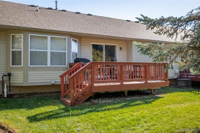 Building Photo - 41063 Millbrook Dr
