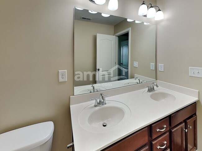 Building Photo - 2664 Southern Trace Dr