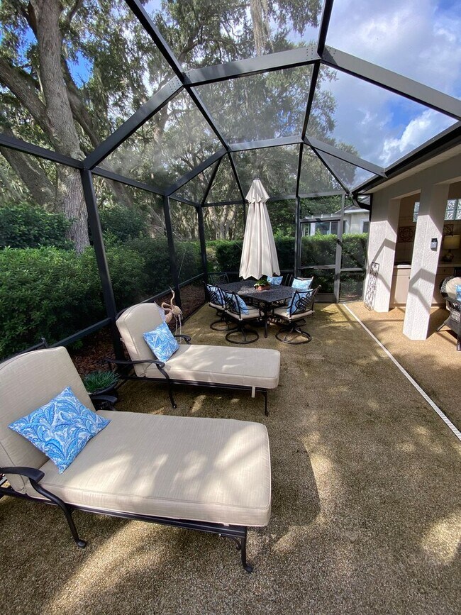 Building Photo - Gorgeous 3 + 2 Turnkey ANNUAL Lease w/Soak...