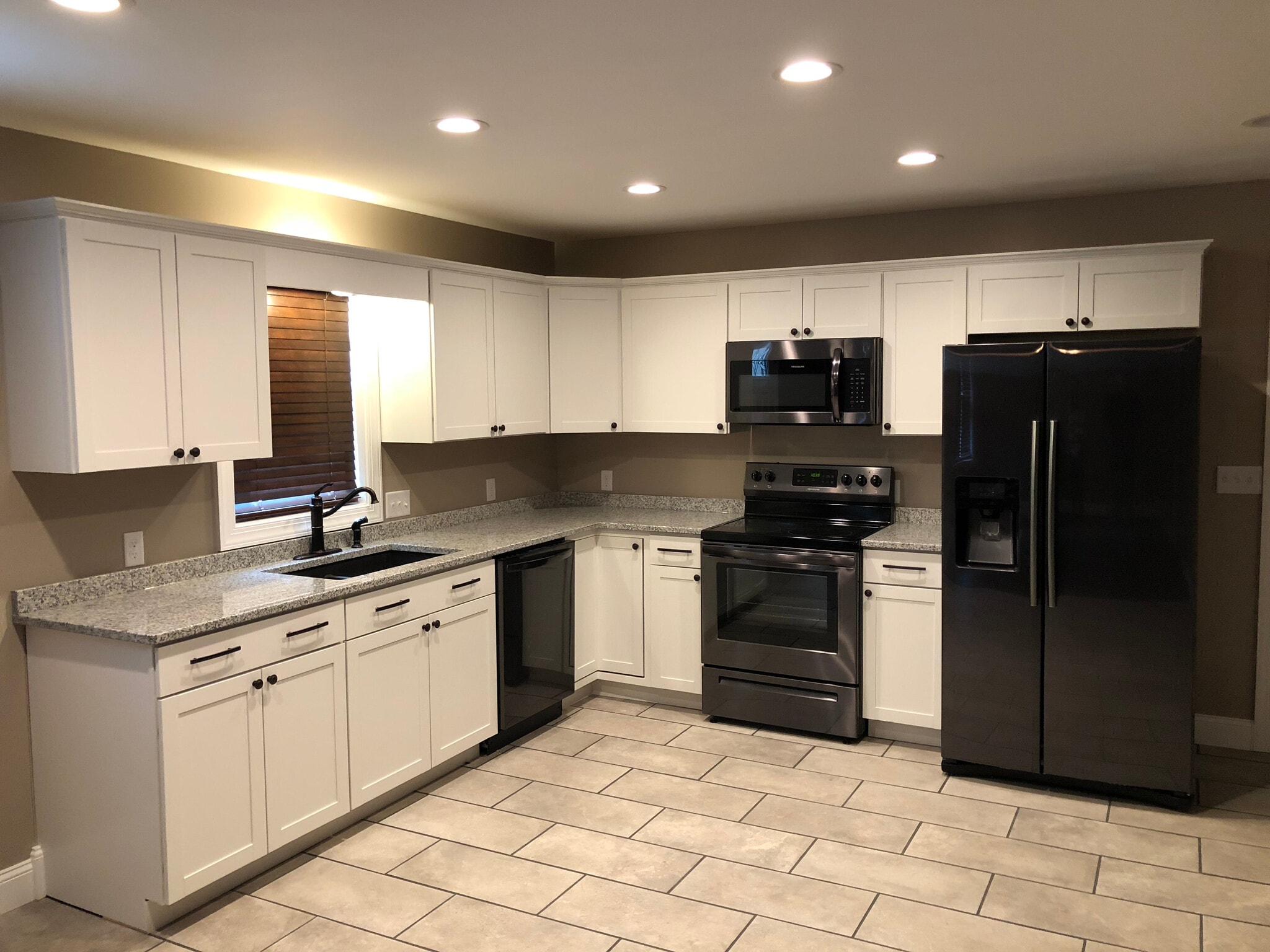 Building Photo - 292 Preston Road APT 3