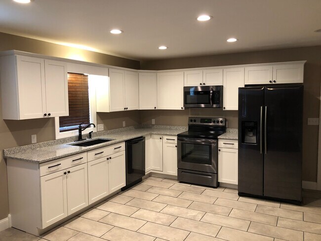 Building Photo - 292 Preston Road APT 3