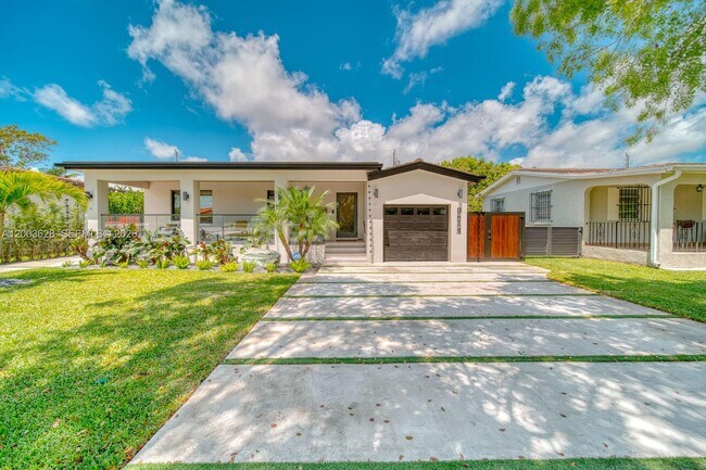 Building Photo - 1940 SW 32nd Pl