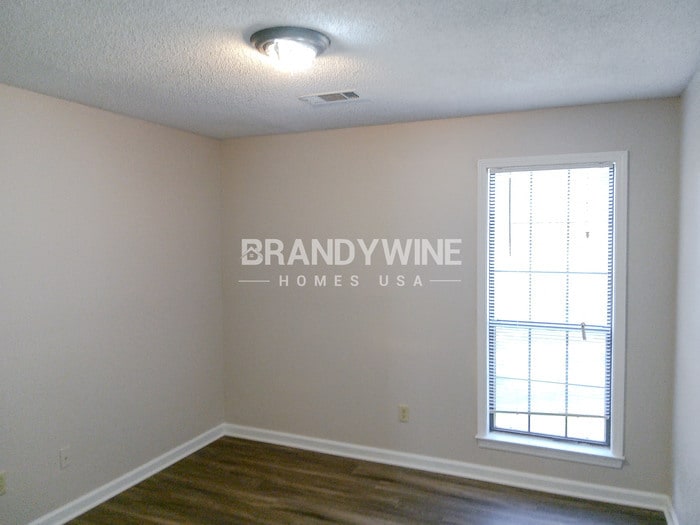 Building Photo - 4454 Mayo Ave