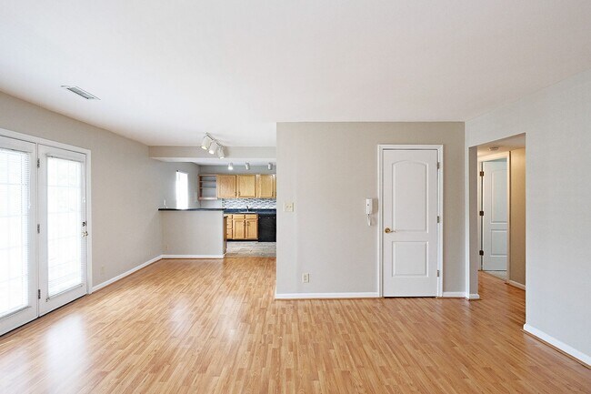 Building Photo - 1223 Villa Ln