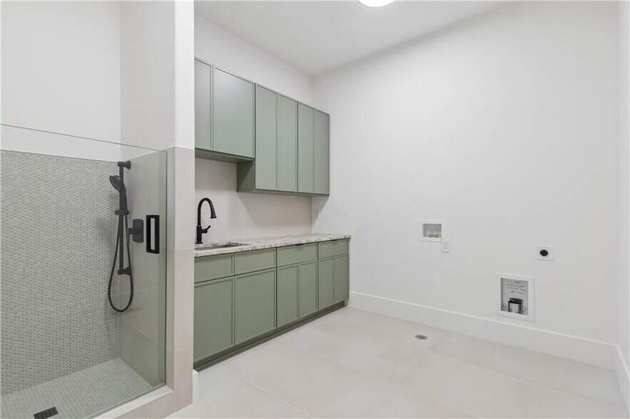 Building Photo - 1000 Clementstone Dr NE