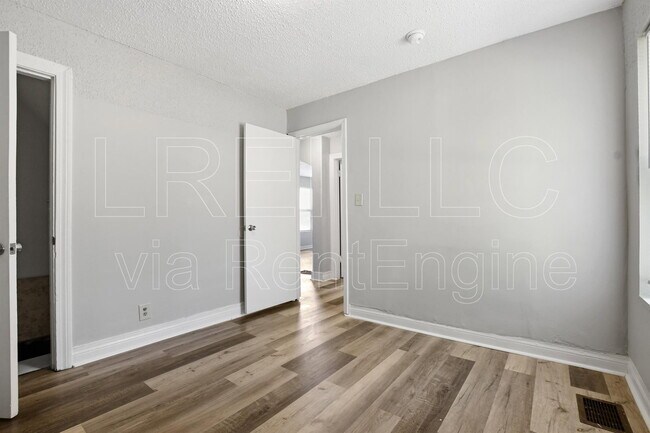 Building Photo - 4217 Grand Ave