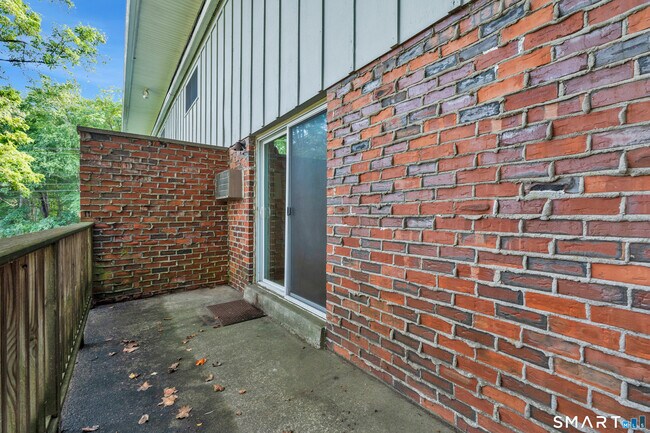 Building Photo - 19 Denlar Dr