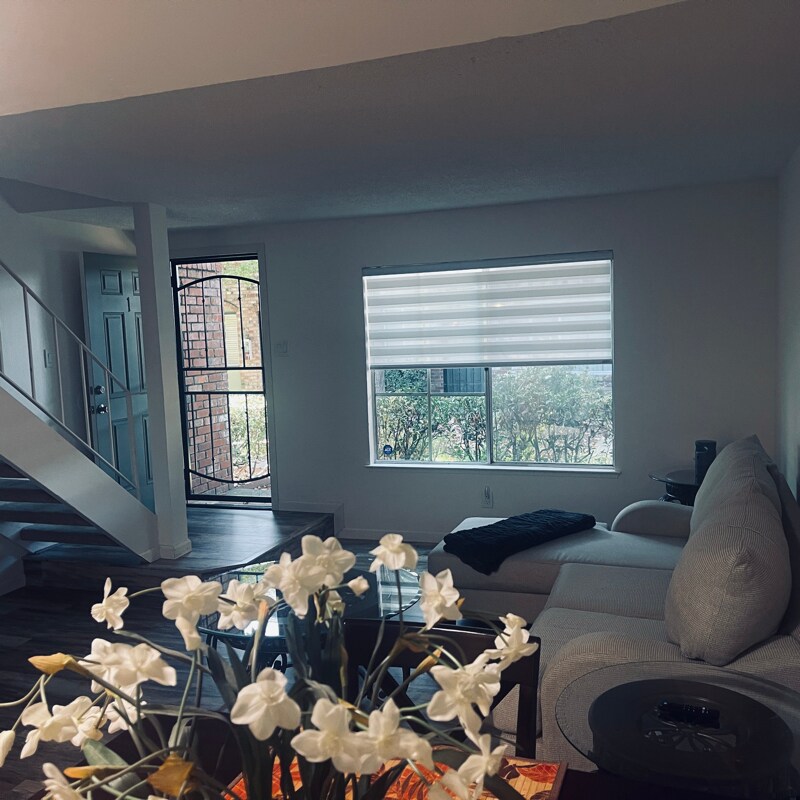 Building Photo - 1990 Benita Dr