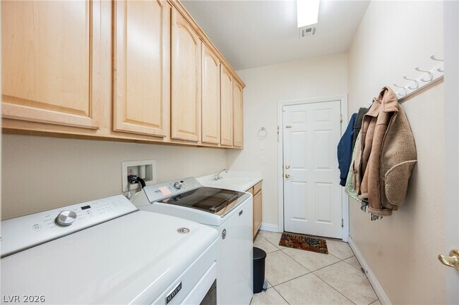 Building Photo - 9562 Staff Ln