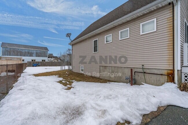 Building Photo - 498 Park Ave