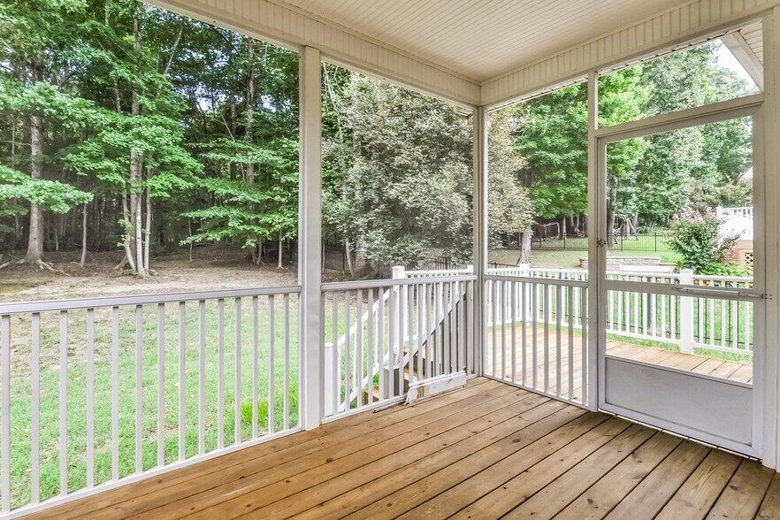 Building Photo - 420 Longbourn Dr