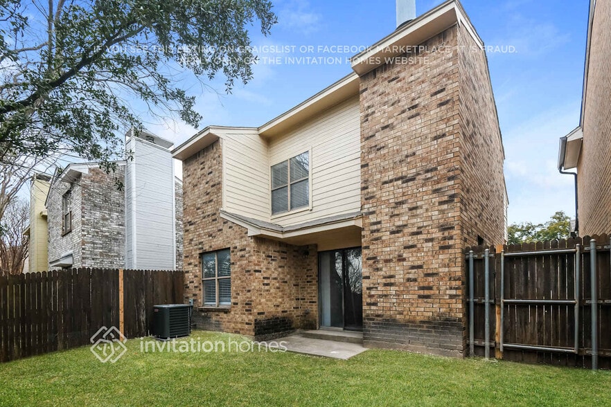 Building Photo - 422 Dawn Dr