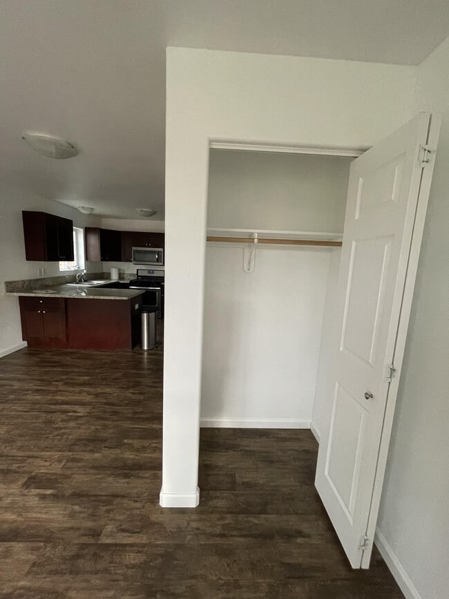Building Photo - 2149 S Valley Loop
