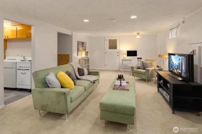 Building Photo - 5035 47th Ave NE