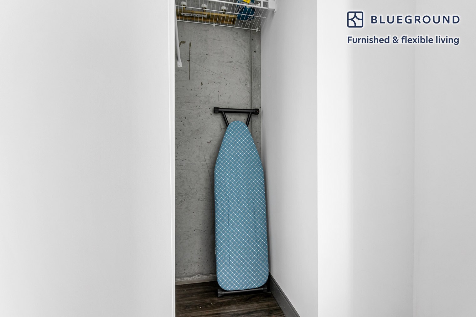 Building Photo - 215 W Lake St