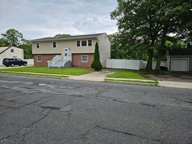 Building Photo - 1455 E Forks Rd